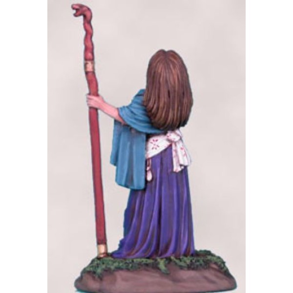 Dark Sword Miniatures - Elmore Masterworks - Female Mage w/ Staff Dark Sword Miniatures - Elmore Masterworks - Female Mage w/ Staff