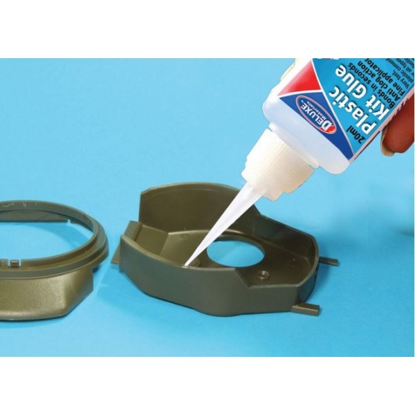 Deluxe Materials - Plastic Kit Glue Deluxe Materials - Plastic Kit Glue